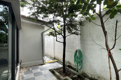 House in Nonthaburi, Thailand 4 bedrooms № 148298 - photo 8