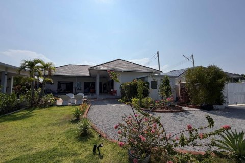 Villa in Hua Hin, Thailand 3 bedrooms № 233970 - photo 18