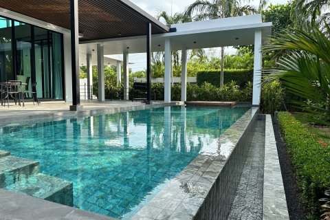 Villa in Phuket, Thailand 4 bedrooms № 173683 - photo 2