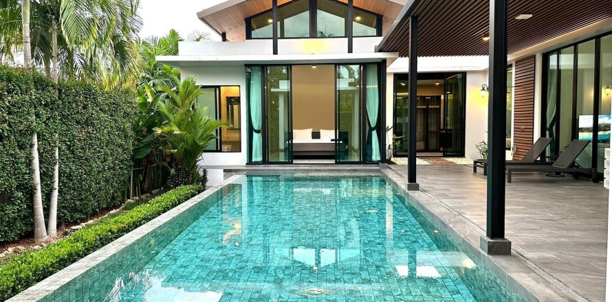 Villa in Phuket, Thailand 4 bedrooms № 173683