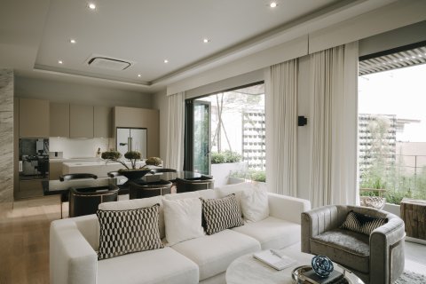 House in Bangkok, Thailand 4 bedrooms № 143935 - photo 1