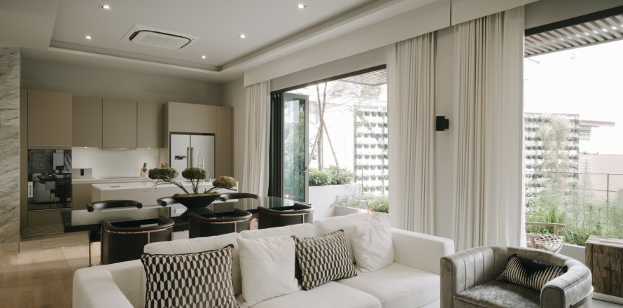 House in Bangkok, Thailand 4 bedrooms № 143935