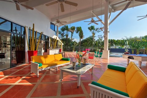 Villa in Pa Klok, Thailand 5 bedrooms № 158478 - photo 2