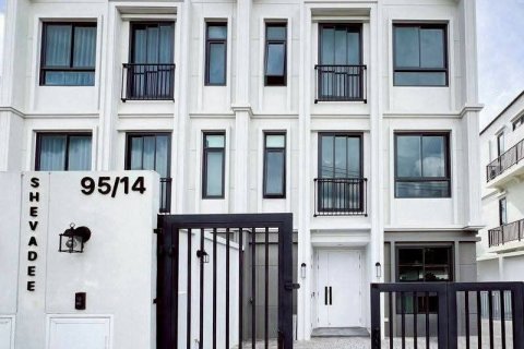 Townhouse in Chiang Mai, Thailand 3 bedrooms № 163051 - photo 2