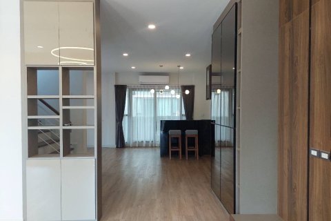 House in Thawi Watthana, Bangkok, Thailand 4 bedrooms № 163053 - photo 13