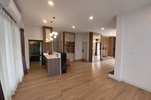 House in Thawi Watthana, Bangkok, Thailand 4 bedrooms № 163053 - photo 14