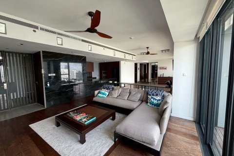 Condo à Sathon, Bangkok, Thaïlande, 3 chambres  № 147300 - photo 1