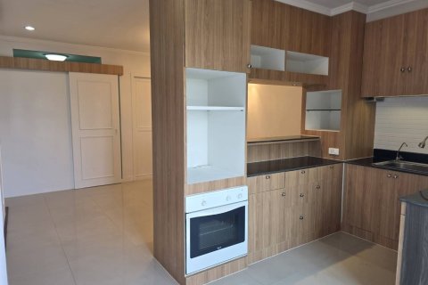 Condo in Bang Na, Bangkok, Thailand, 2 bedrooms  № 147301 - photo 6