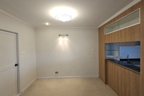 Condo in Bang Na, Bangkok, Thailand, 2 bedrooms  № 147301 - photo 9