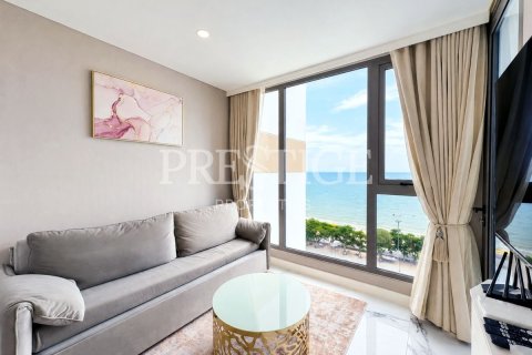 Condo in Pattaya, Thailand, 2 bedrooms  № 220675