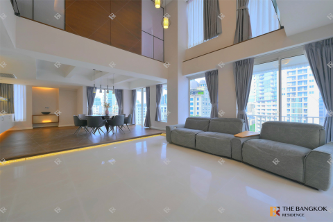 Condo in Bangkok, Thailand, 3 bedrooms № 220671 - photo 4