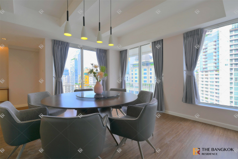 Condo in Bangkok, Thailand, 3 bedrooms № 220671 - photo 3