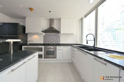Condo in Bangkok, Thailand, 3 bedrooms № 220671 - photo 6