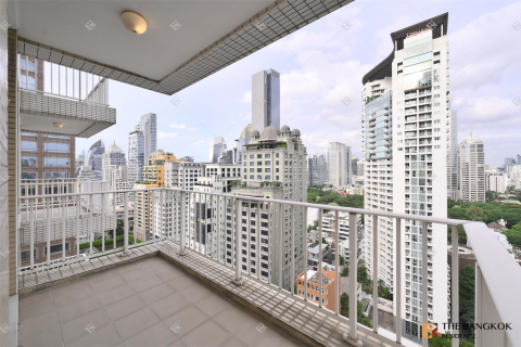 Condo in Bangkok, Thailand, 3 bedrooms № 220671 - photo 2