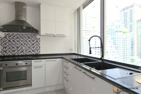 Condo in Bangkok, Thailand, 3 bedrooms № 220671 - photo 5