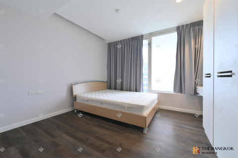 Condo in Bangkok, Thailand, 3 bedrooms № 220671 - photo 10