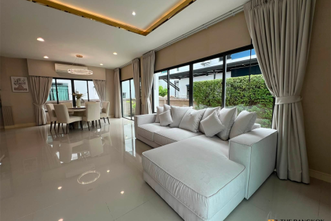 House in Bangkok, Thailand 4 bedrooms № 220672 - photo 6
