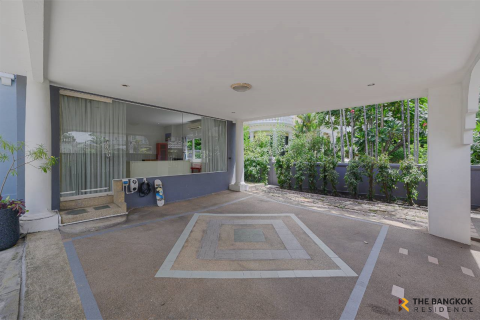 Reihenhaus in Bangkok, Thailand 5 Schlafzimmer № 220673 - Foto 4