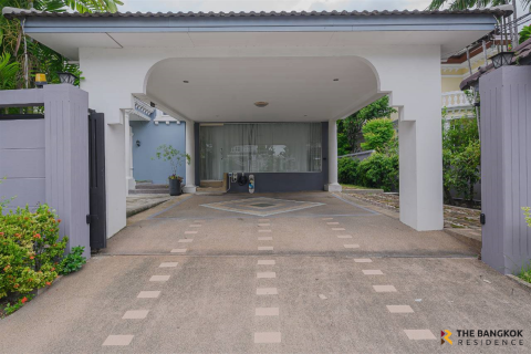 Reihenhaus in Bangkok, Thailand 5 Schlafzimmer № 220673 - Foto 8