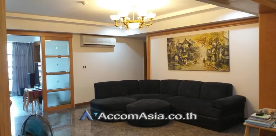 Condo in Watthana, Bangkok, Thailand, 3 bedrooms № 215569