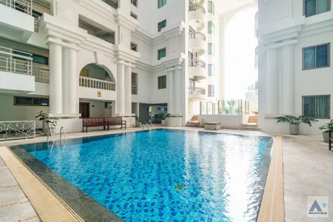 Condo in Watthana, Bangkok, Thailand, 3 bedrooms № 215569 - photo 11