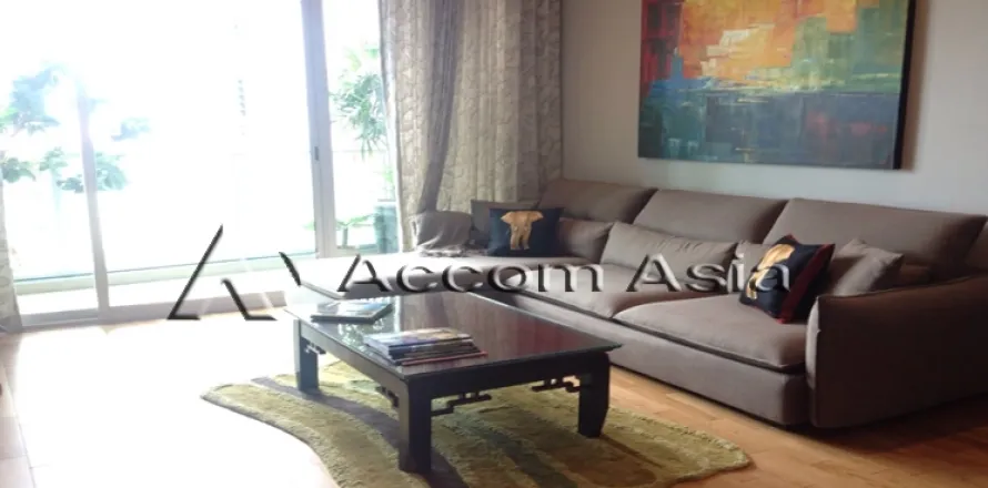 Condo in Khlong Toei, Bangkok, Thailand, 3 bedrooms № 215570