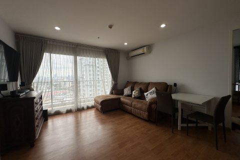Condo in Phasi Charoen, Bangkok, Thailand, 2 bedrooms  № 152641 - photo 1