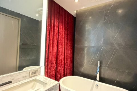 Condo in Bangkok, Thailand, 2 bedrooms  № 194554 - photo 13