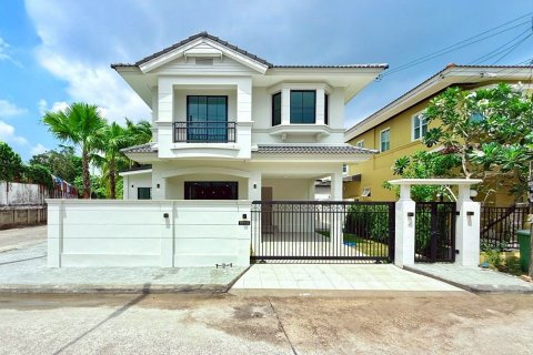 House in Phuket, Thailand 4 bedrooms № 152880 - photo 1