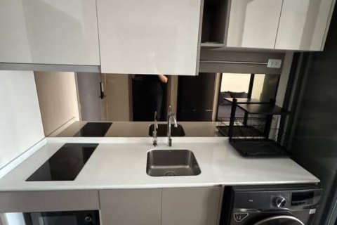 Studio dans le Condo à Huai Khwang, Bangkok, Thaïlande  № 152882 - photo 5