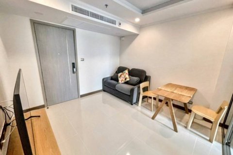 Condo in Bangkok, Thailand, 1 bedroom  № 116415 - photo 1