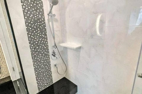 Condo in Bangkok, Thailand, 1 bedroom  № 116415 - photo 9