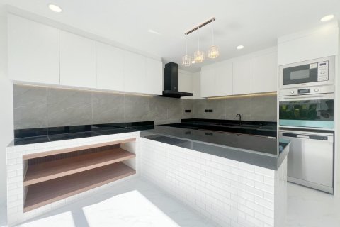 House in Phuket, Thailand 4 bedrooms № 159168 - photo 3