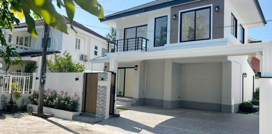 House in Phuket, Thailand 4 bedrooms № 159168