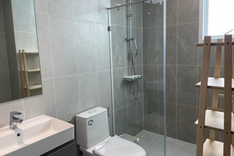 Кондоминиум с 2 спальнями в Банг Раке, Бангкок, Таиланд № 159169 - фото 7