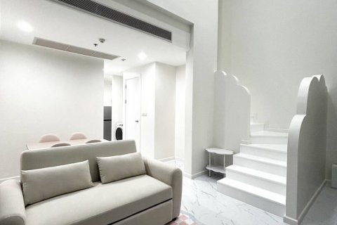 Дуплекс в Бангкоке, Таиланд с 2 спальнями  № 114543 - фото 1