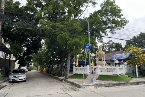 Land in Bangkok, Thailand 420 sq.m. № 167765 - photo 4