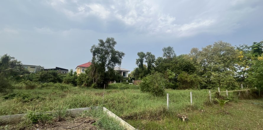 Land in Bangkok, Thailand 420 sq.m. № 167765