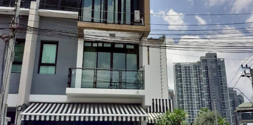 Таунхаус в Клонг Тоэй, Бангкок, Таиланд с 3 спальнями  № 148776