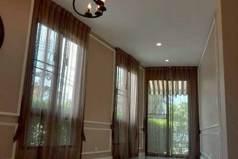 Таунхаус в Клонг Тоэй, Бангкок, Таиланд с 3 спальнями  № 148776 - фото 2