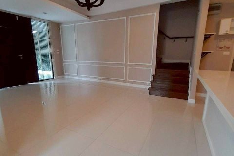 Таунхаус в Клонг Тоэй, Бангкок, Таиланд с 3 спальнями  № 148776 - фото 4