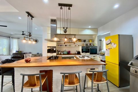 Дом в Чиангмае, Таиланд с 6 спальнями  № 160091 - фото 3