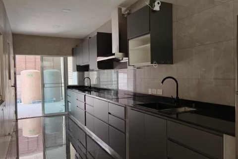 Дом в Тави Ваттане, Бангкок, Таиланд с 4 спальнями  № 151499 - фото 8