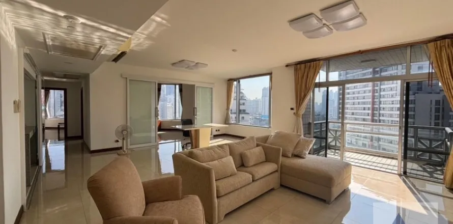 Condo à Pathum Wan, Bangkok, Thaïlande, 3 chambres  № 215256
