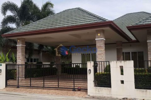 House in Pattaya, Thailand 3 bedrooms № 197029