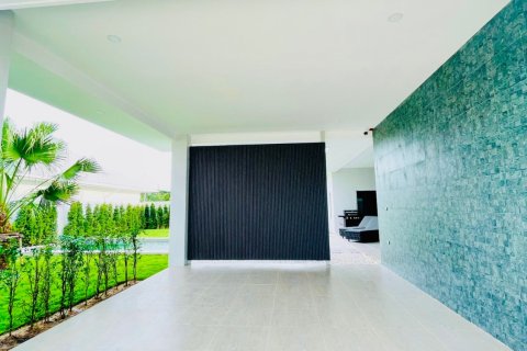 Villa in Hua Hin, Thailand 4 bedrooms № 169965 - photo 4