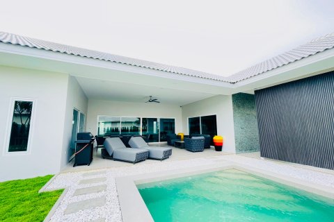 Villa in Hua Hin, Thailand 4 bedrooms № 169965 - photo 2