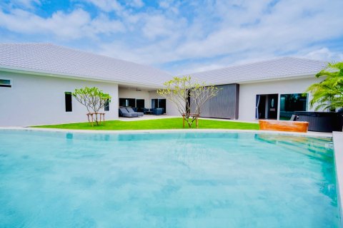 Villa in Hua Hin, Thailand 5 bedrooms № 169964