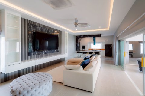 Villa in Hua Hin, Thailand 5 bedrooms № 169964 - photo 9