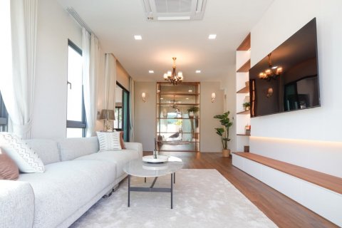 House in Bang Lamung, Thailand 4 bedrooms № 134266 - photo 8